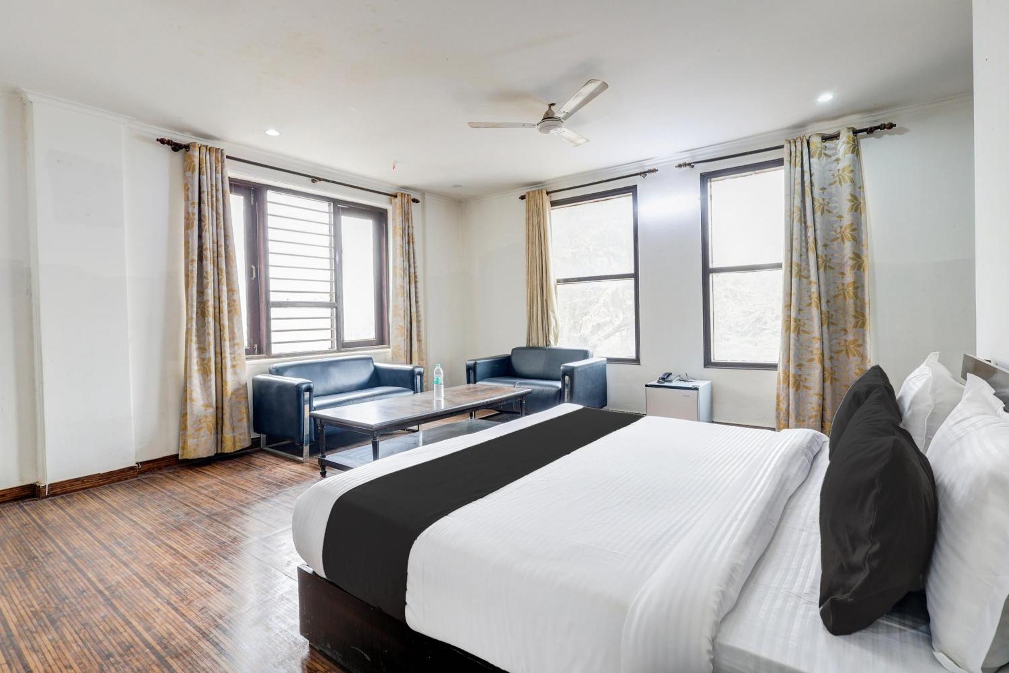 Super Townhouse Sector 38 Gurgaon Near Medanta Hotel Exterior photo